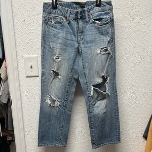 Cropped American Eagle Distressed Blue Jeans